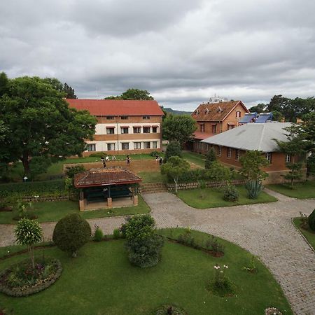 Lovasoa 4C Hotel Antsirabe Exterior foto
