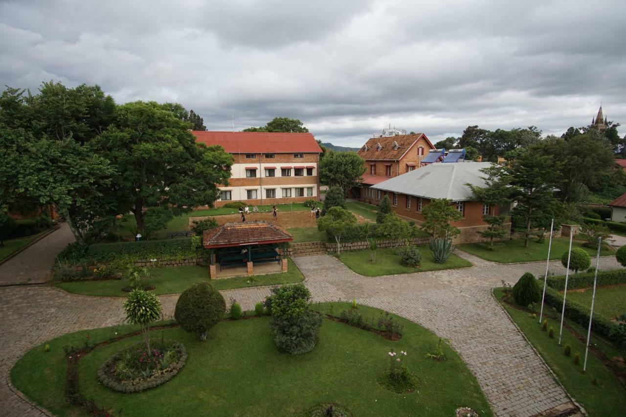 Lovasoa 4C Hotel Antsirabe Exterior foto