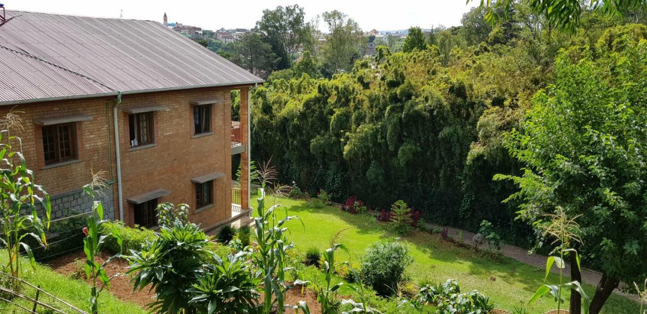 Lovasoa 4C Hotel Antsirabe Exterior foto