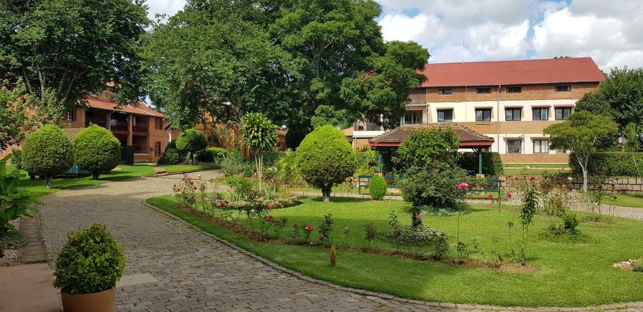 Lovasoa 4C Hotel Antsirabe Exterior foto