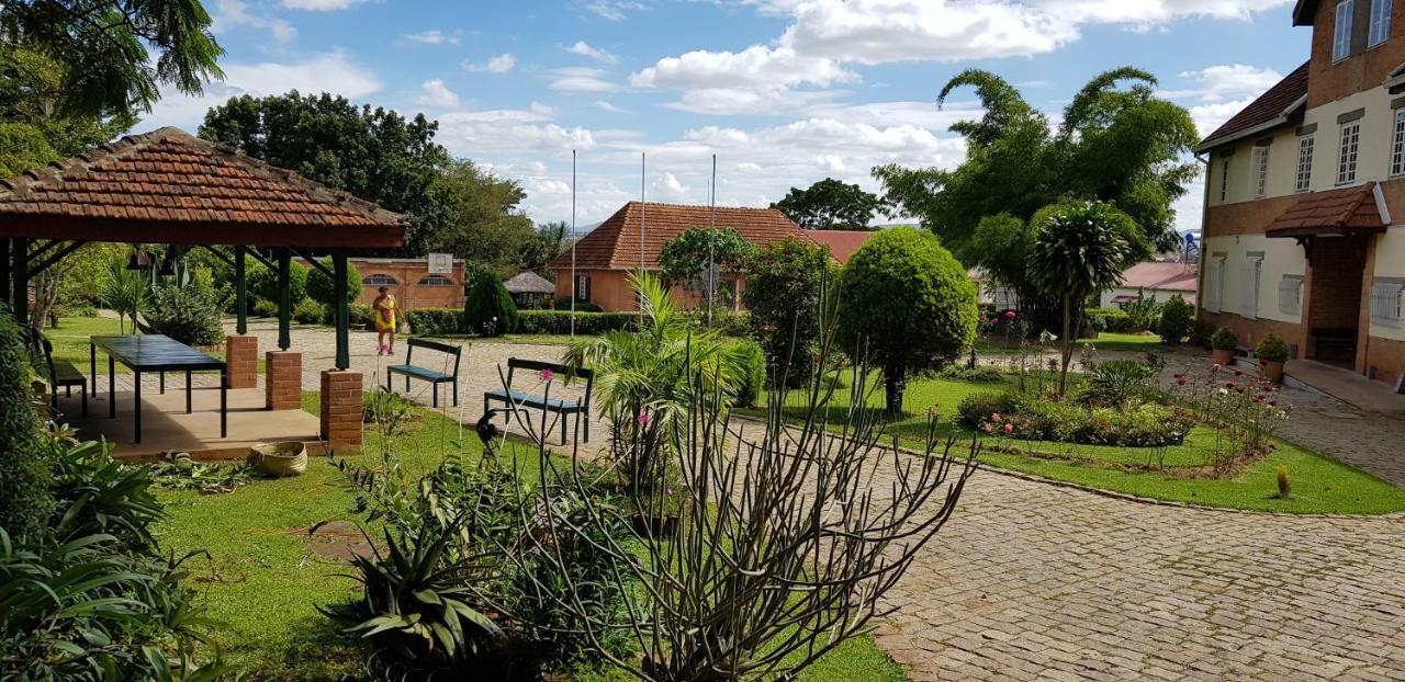Lovasoa 4C Hotel Antsirabe Exterior foto